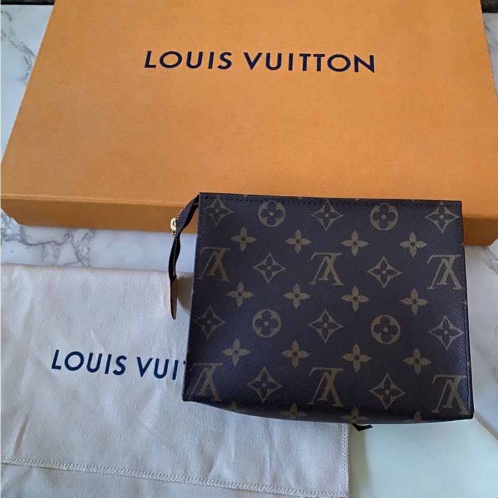 Authentic Louis Vuitton Clutch Toiletry Brown Monogram Bag